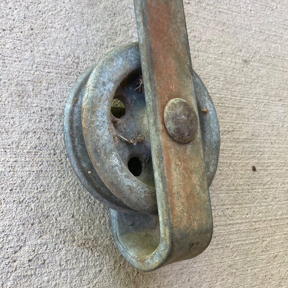 Vintage St John & Co Meat Hook w/ Pulley & Armour Meat Hook Galvanized 59X - Picture 5 of 8